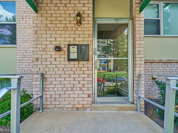 3rd image of 39 Canterbury Sq APT 301