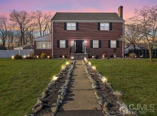 331 Dorn Ave, Middlesex, NJ 08846