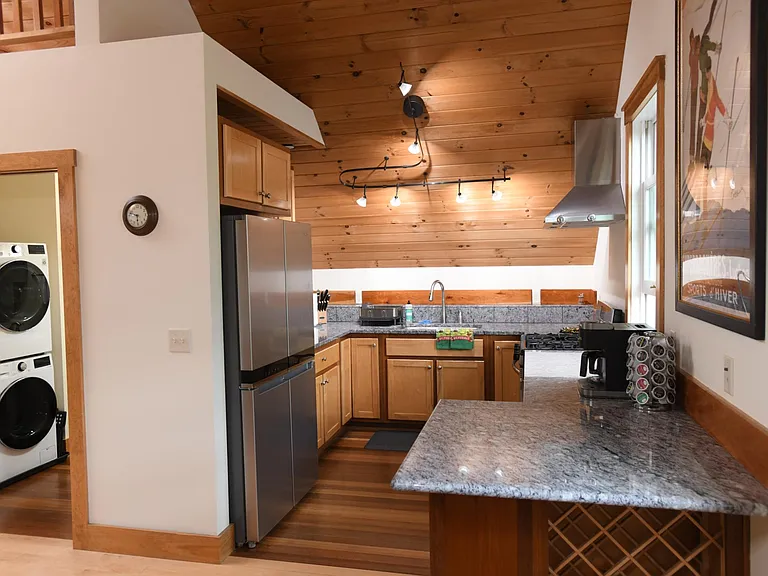 3055 E Warren Rd — Photo 14