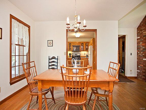 5th image of 1100 Eastview Dr