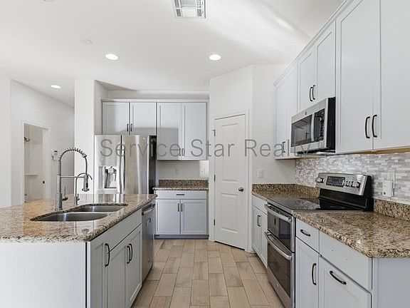 4th image of 627 W Kerry Ln