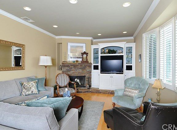 5th image of 2633 S Dolphin St