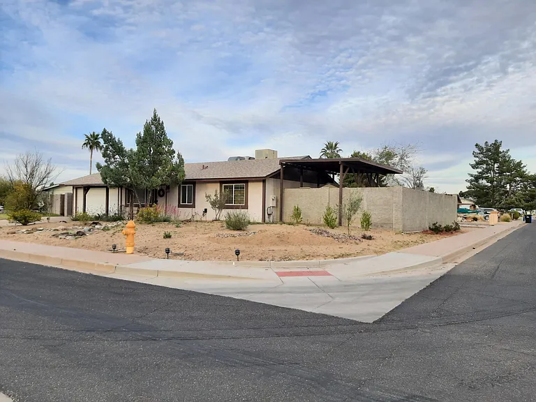14801 N 21st Pl — Photo 5