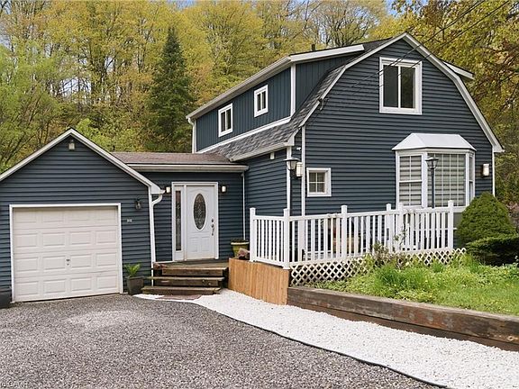 3rd image of 1262 Hidden Valley Rd