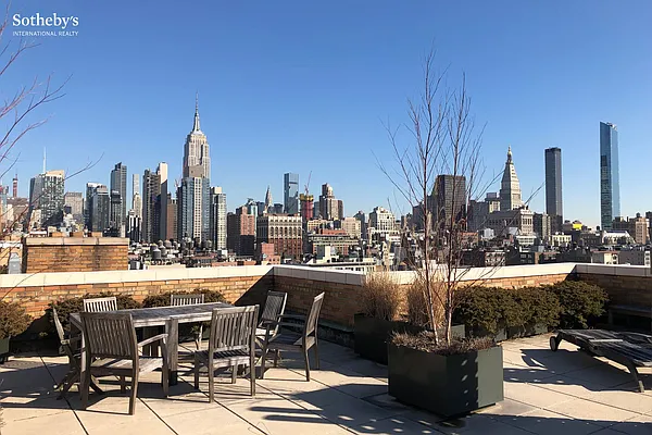 Sold by Sotheby's International Realty | media 13