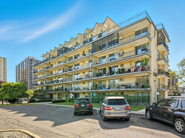 8300 E Jefferson Ave #406, Detroit, MI 48214