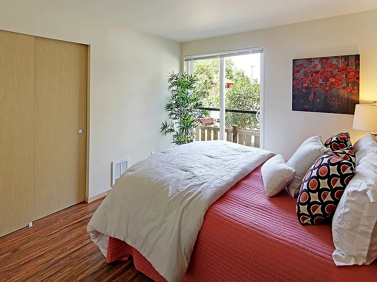 Glendale Apartments — Photo 25