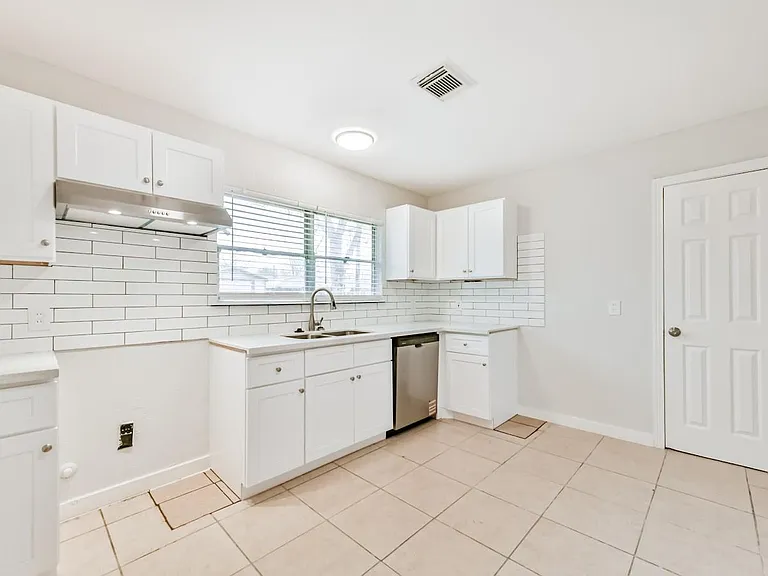 5855 Beldart St — Photo 8
