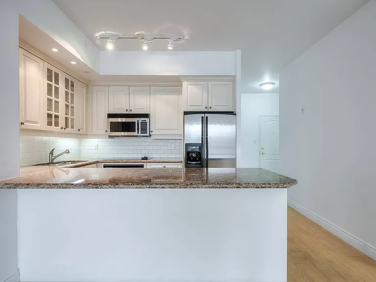77 McMurrich St #307-U307 — Photo 3