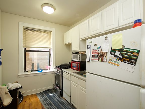 2nd image of 837 W Cornelia Ave #N3