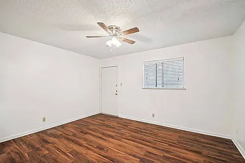 Carrells Apartments — Photo 20