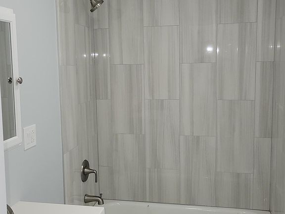 4th image of 5233 W Ohio St Unit 2