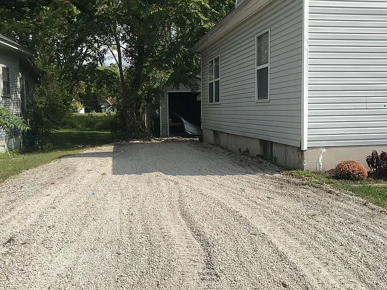 1104 Coats St — Photo 3