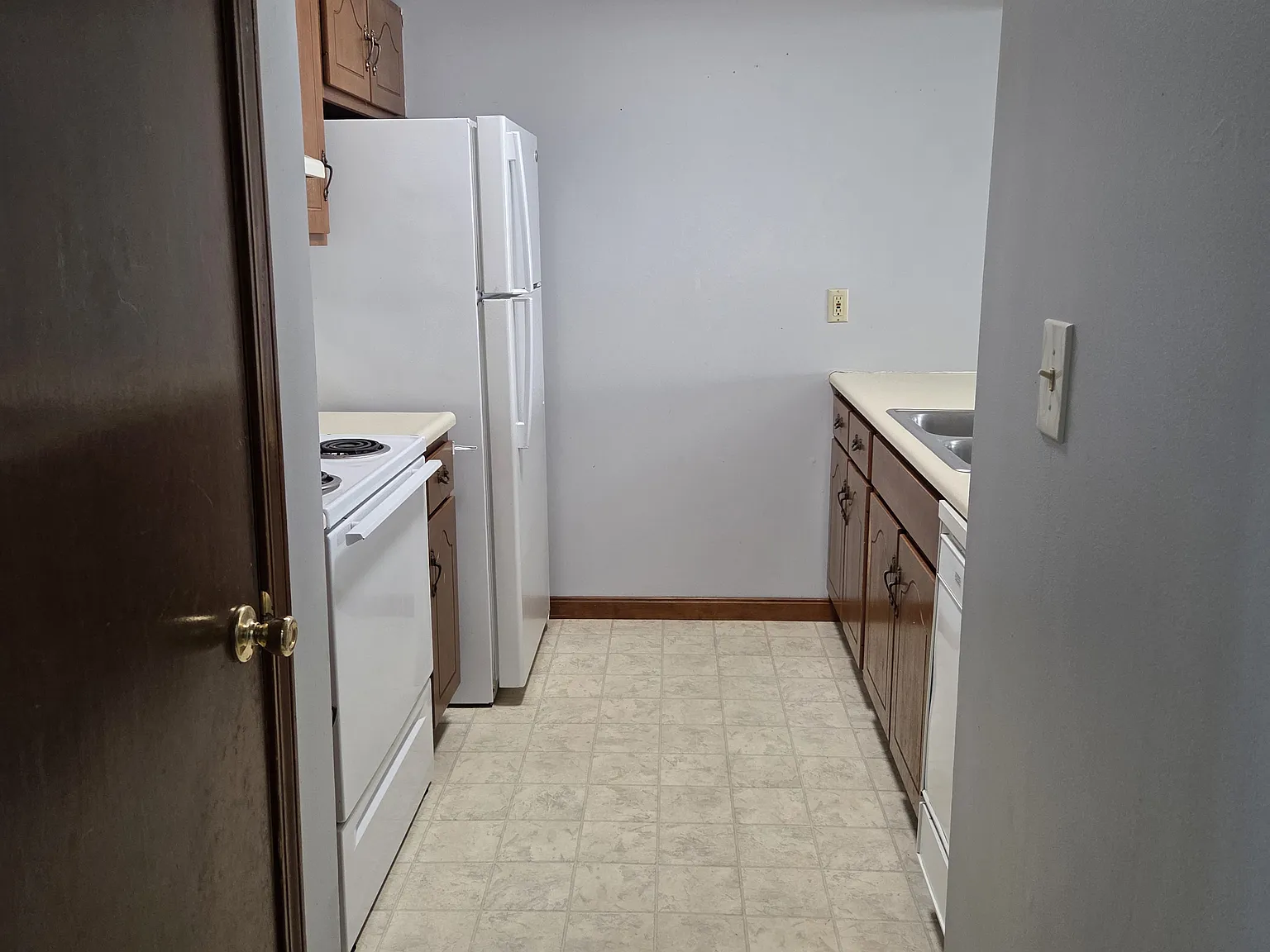 2 bed, 930 sqft, $1,100 — Photo 3