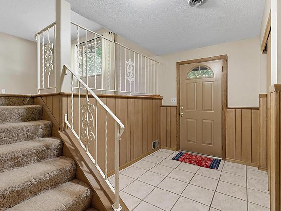 4th image of 1113 Summit Hills Dr