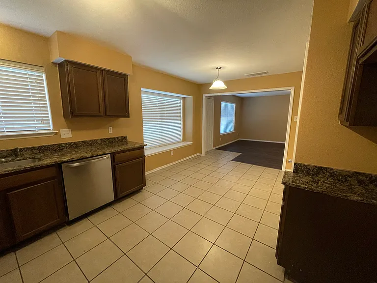 608 Coolwood Ln — Photo 7