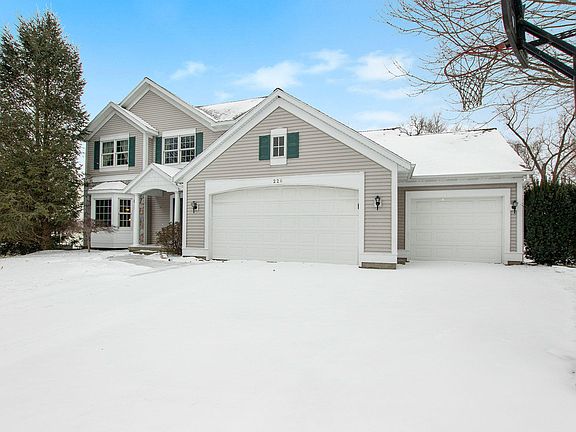3rd image of 226 Sun Meadow Ct