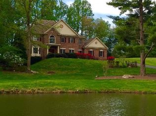 9903 Deerfield Pond Dr, Great Falls, VA 22066