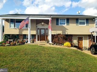 9862 Jeanes St, Philadelphia, PA 19115