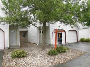 945 Rockefeller Ln, Madison, WI 53704