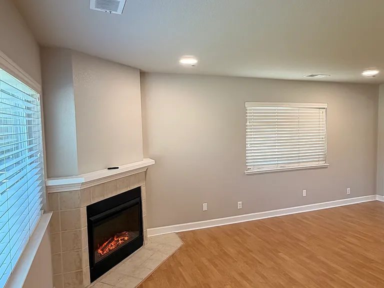 3181 Calzar Dr — Photo 8
