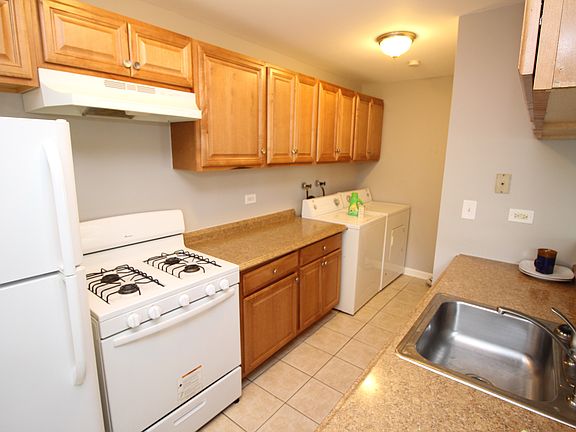 4th image of 451 James Ct Unit A