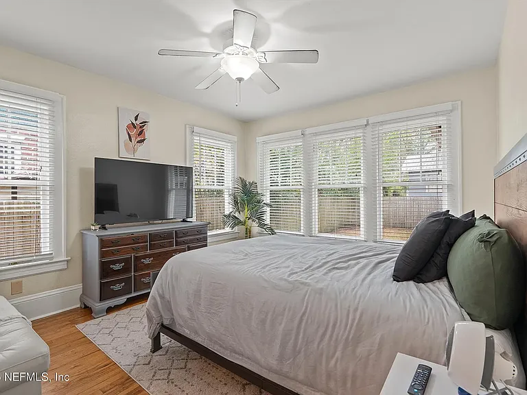 910 Talbot Ave — Photo 13