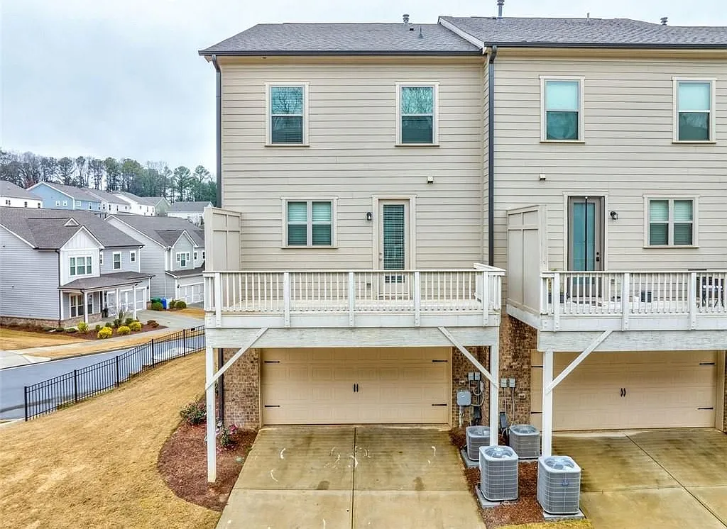 4 bed, 4.0 bath, 2295 sqft, $3,700 — Photo 4