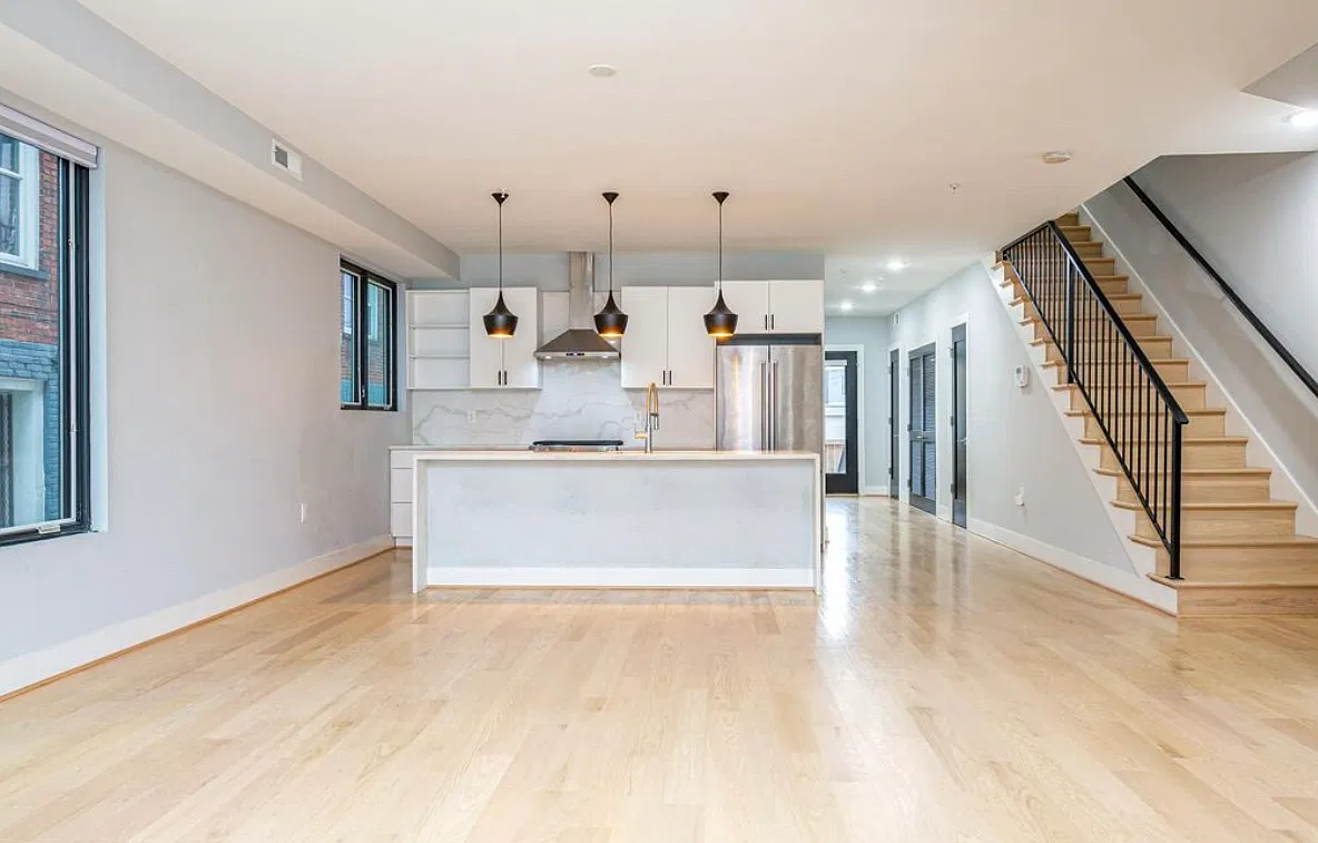 3 bed, 3.5 bath, 1655 sqft, $4,200 — Photo 3