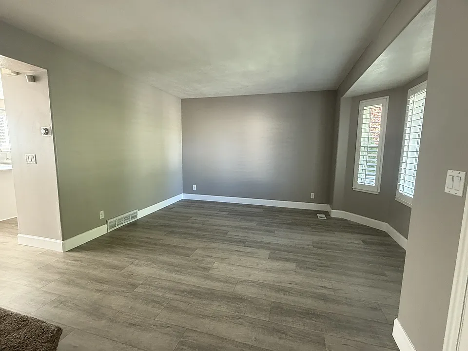 137 Stern Ct