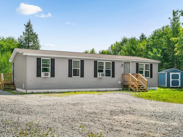 30 Freedom Ln, Norway, ME 04268