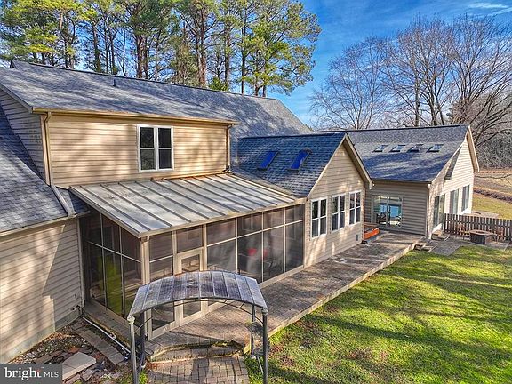 3rd image of 6 Cinderberry Ct
