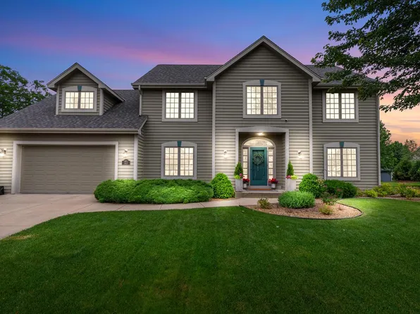 W73N412 Greystone DRIVE, Cedarburg, WI 53012