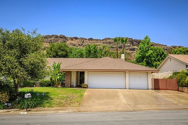 387 Sundance St-1