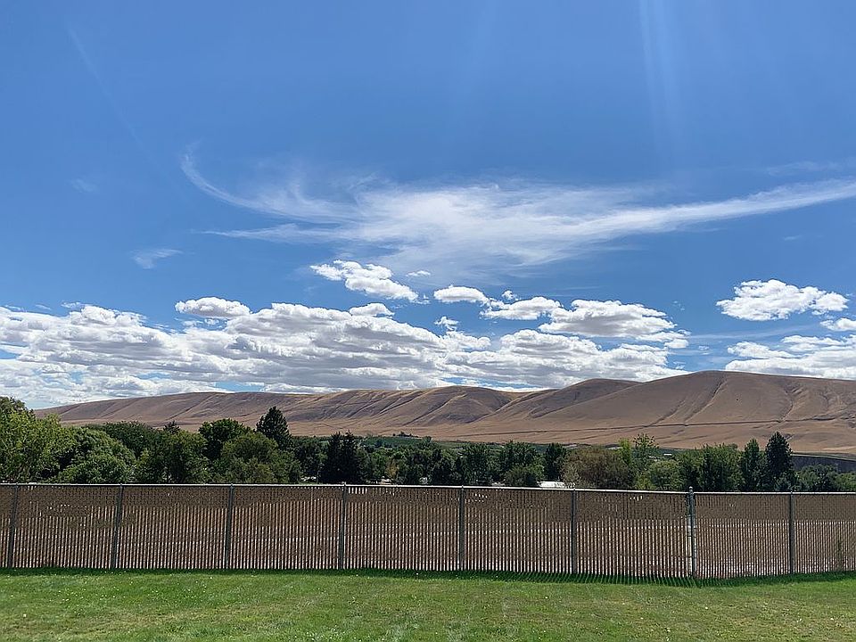 2nd image of 606 Botaka Loop