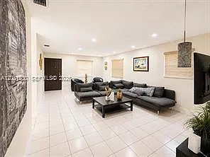3 bed, 2.5 bath, $4,500 — Photo 2
