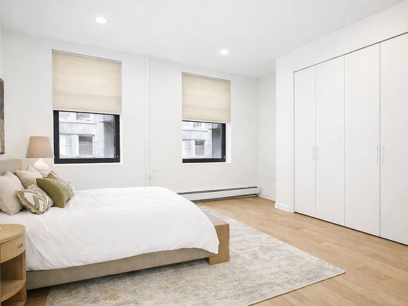 3rd image of 316 W 39th St APT 4W