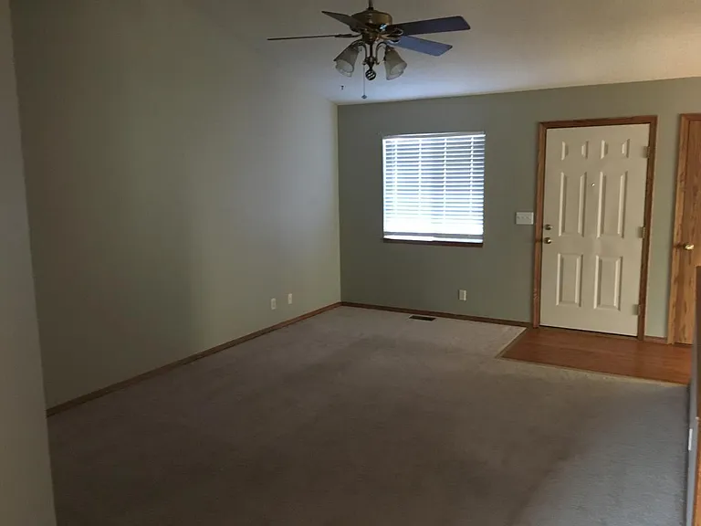 1017 Cedar Point Cir — Photo 4