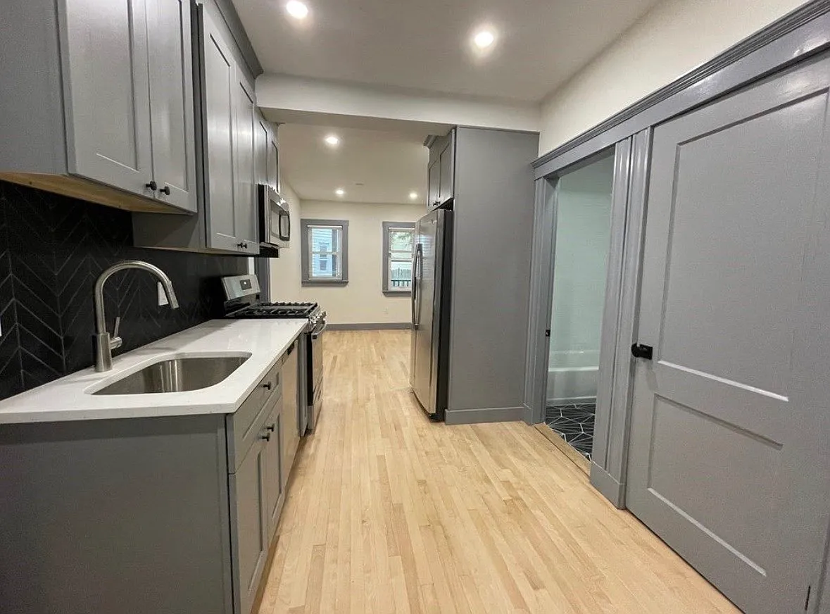 4 bed, 1200 sqft, $3,900 — Photo 3