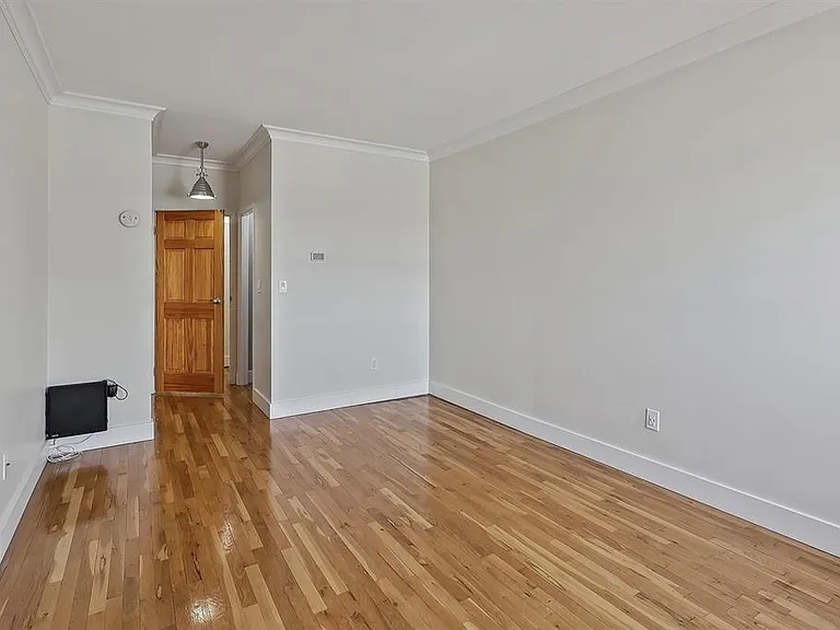 205 10th St #9R — Photo 6