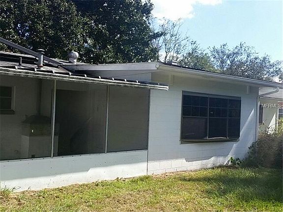 3rd image of 2824 Harriet Dr
