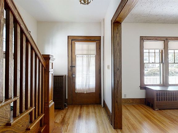 3rd image of 15 Oakwood St