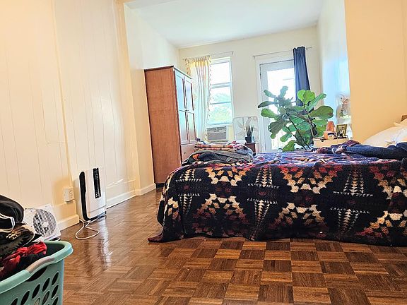 4th image of 249 12th St #3