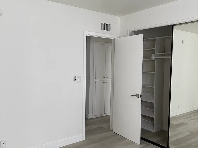 442 S Oakhurst Dr #4 — Photo 17