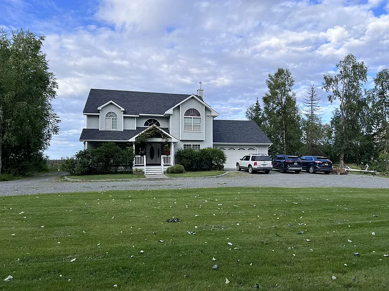450 Endicott Dr — Photo 1