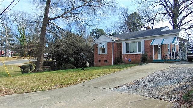 2nd image of 901 Druid Cir #11