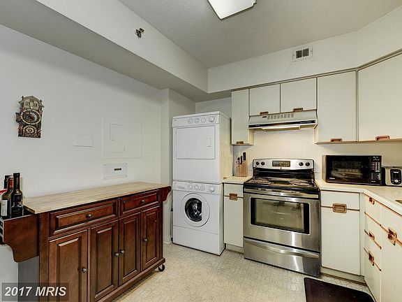 4th image of 1805 Crystal Dr APT 316S