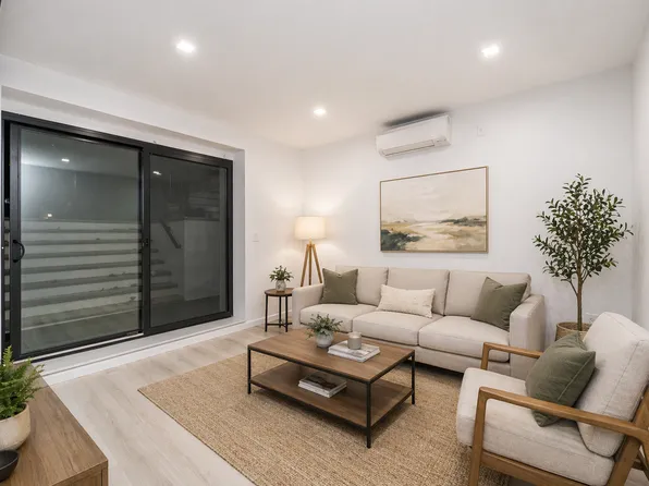 21-34 33rd St #1, Astoria, NY 11105