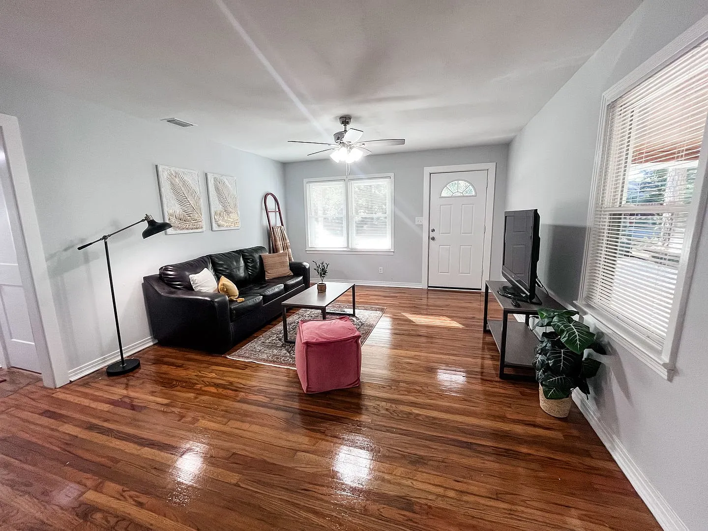 Beautiful 3 Bedroom Near Campus for Fall 2027 — Photo 1