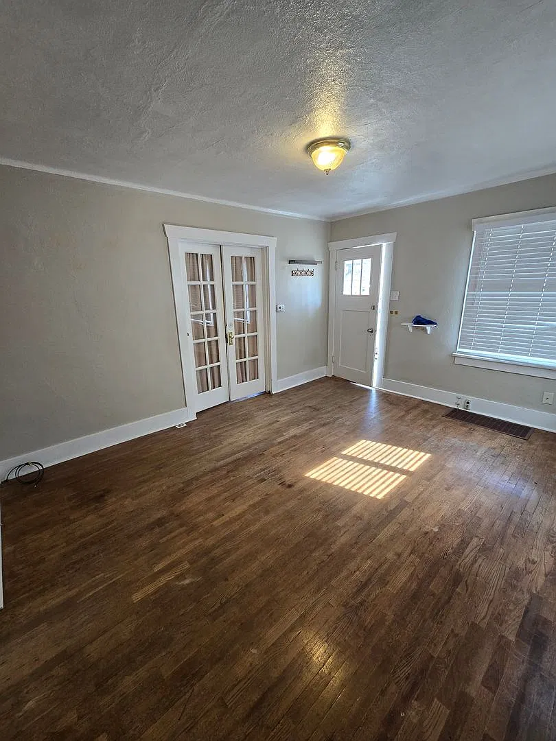 Spacious Denver Home With Convenient Location!! 3 Month Lease Only — Photo 2